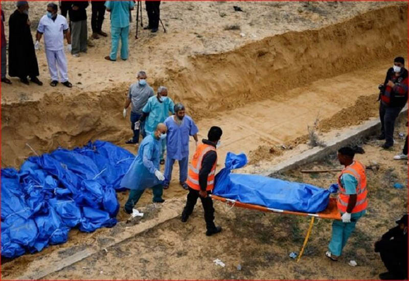 В трех братских могилах в Газе обнаружены тела 80 человек
