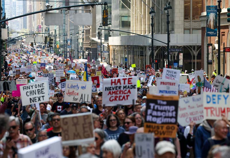 Тысячи американцев вышли на протесты против Трампа