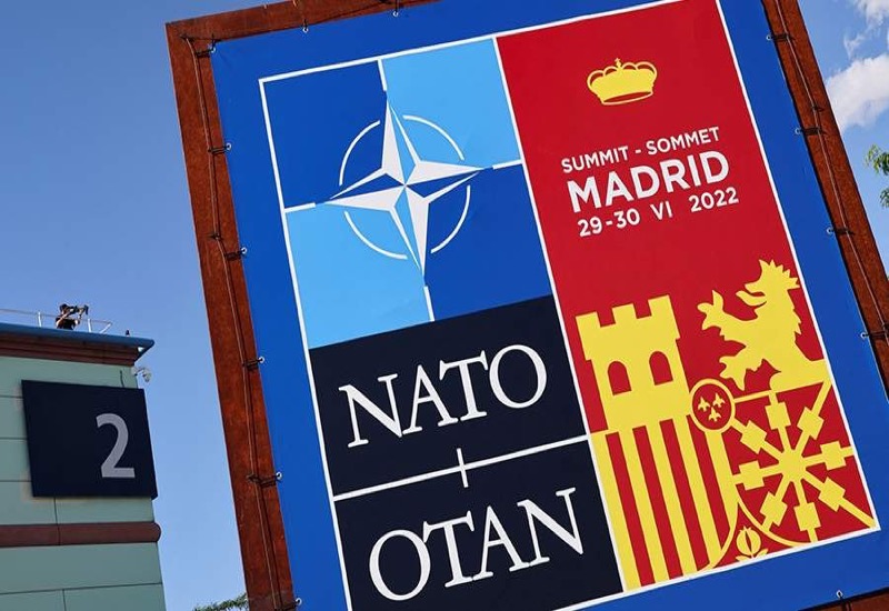 В НАТО заявили о необходимости решить конфликт на Украине военным путем