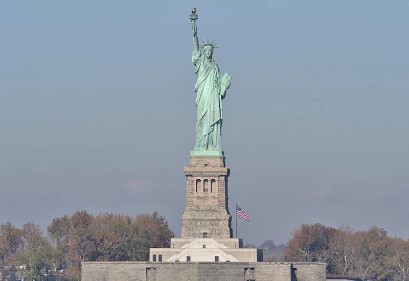 Президент Мексики предложил разобрать статую Свободы, если Ассанжа осудят в США