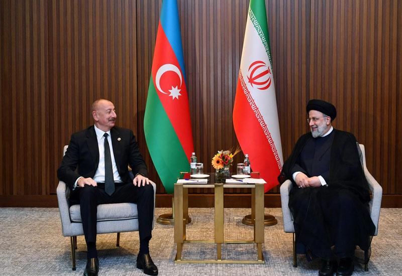 Президенты Ирана и Азербайджана провели встречу в Казахстане