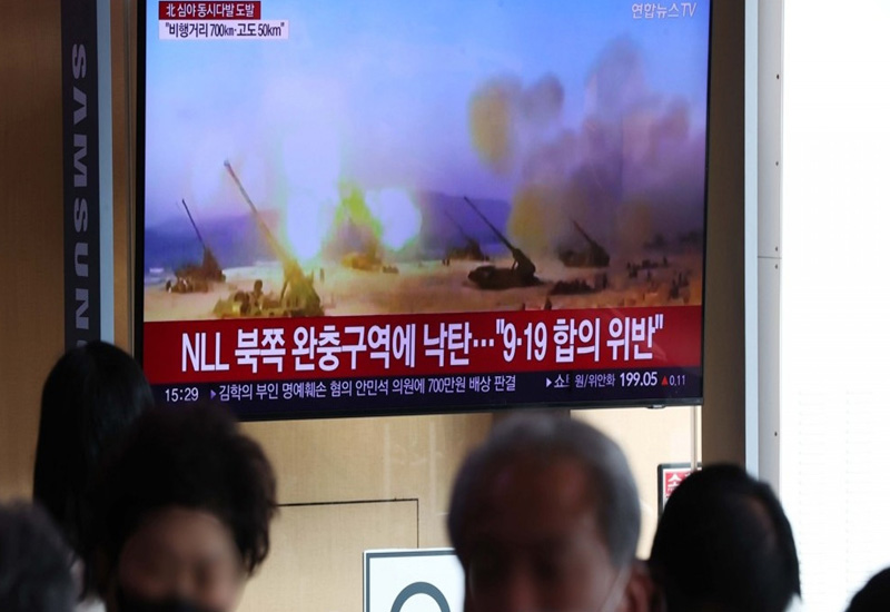 Yonhap: военные КНДР выпустили 130 артиллерийских снарядов на востоке и западе страны