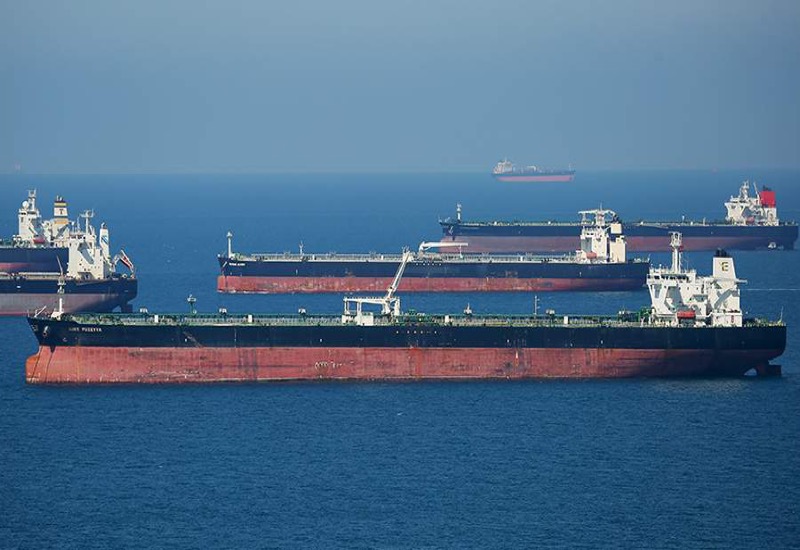В Турции из-за лимита цен на нефть из РФ образовалась пробка из танкеров