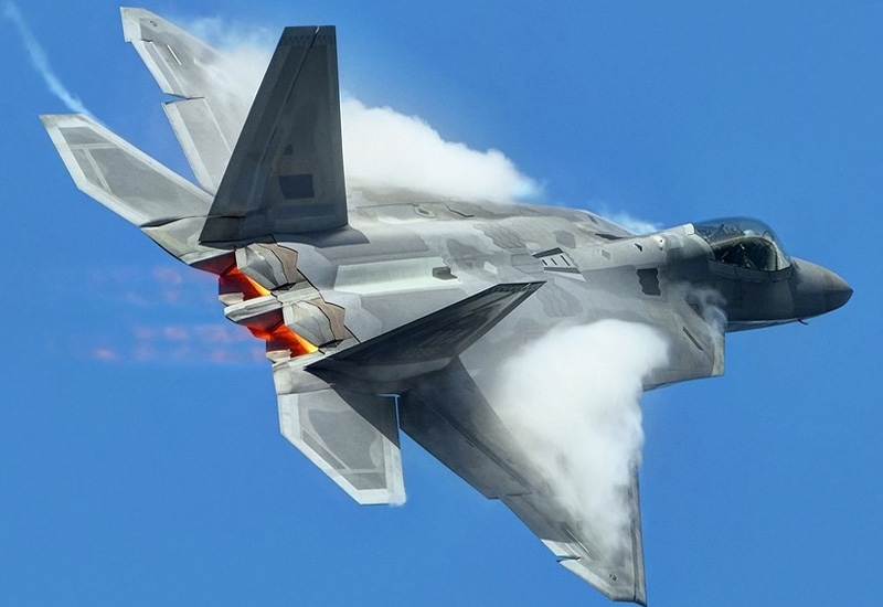 США перебросили в Эстонию истребители F-22