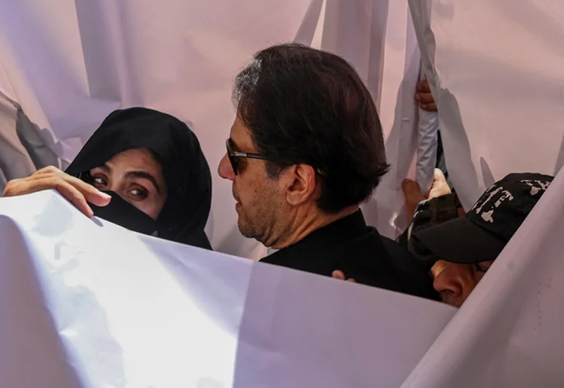 Суд в Пакистане отпустил под залог жену экс-премьера Имрана Хана