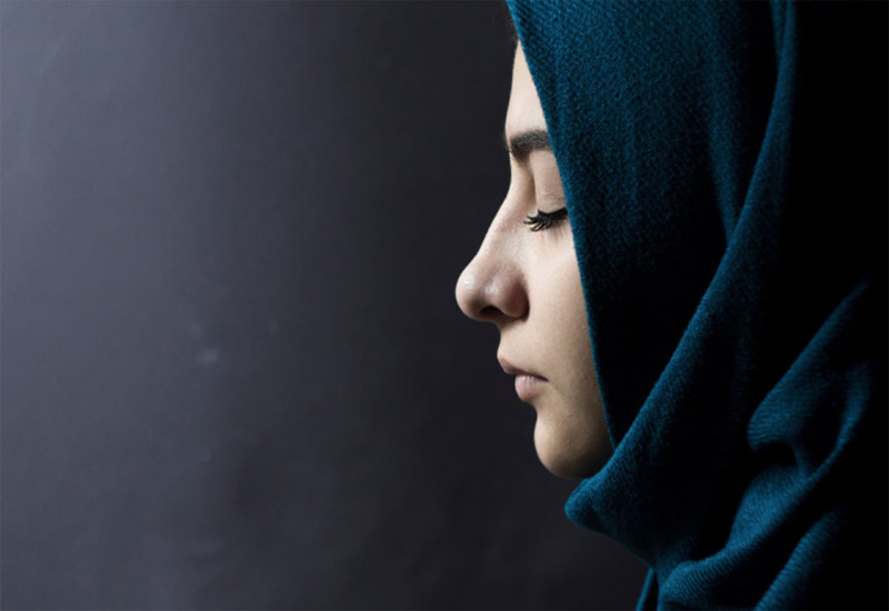Мусульманка подает в суд на полицейских, снявших с нее хиджаб