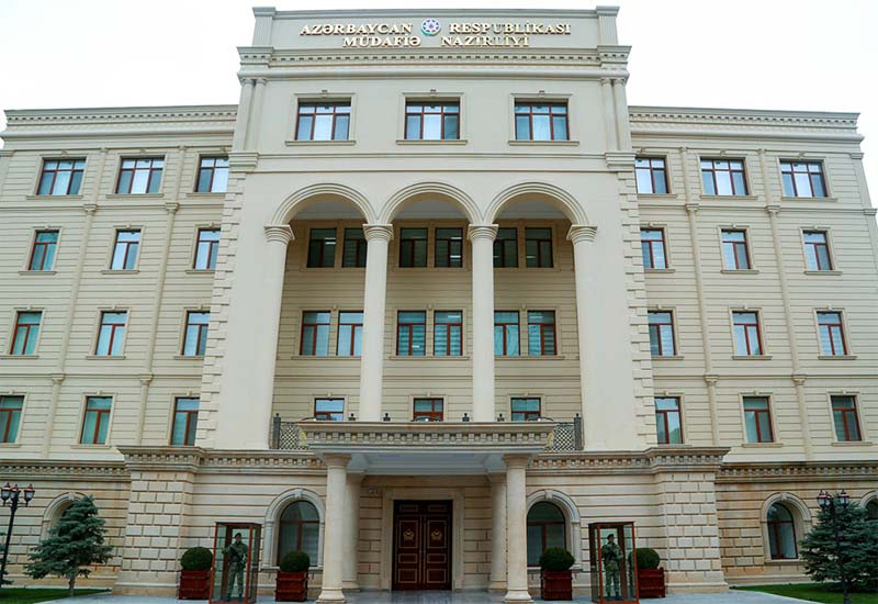 В Баку заявили об обстреле позиций армии Азербайджана на границе с Арменией и в Карабахе