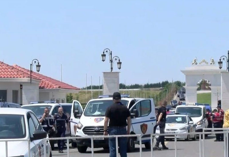 Албанская полиция перебазирована в лагерь 