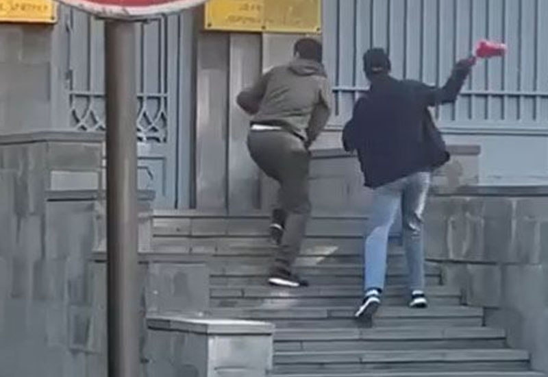 В Ереване совершили нападение на посольство России